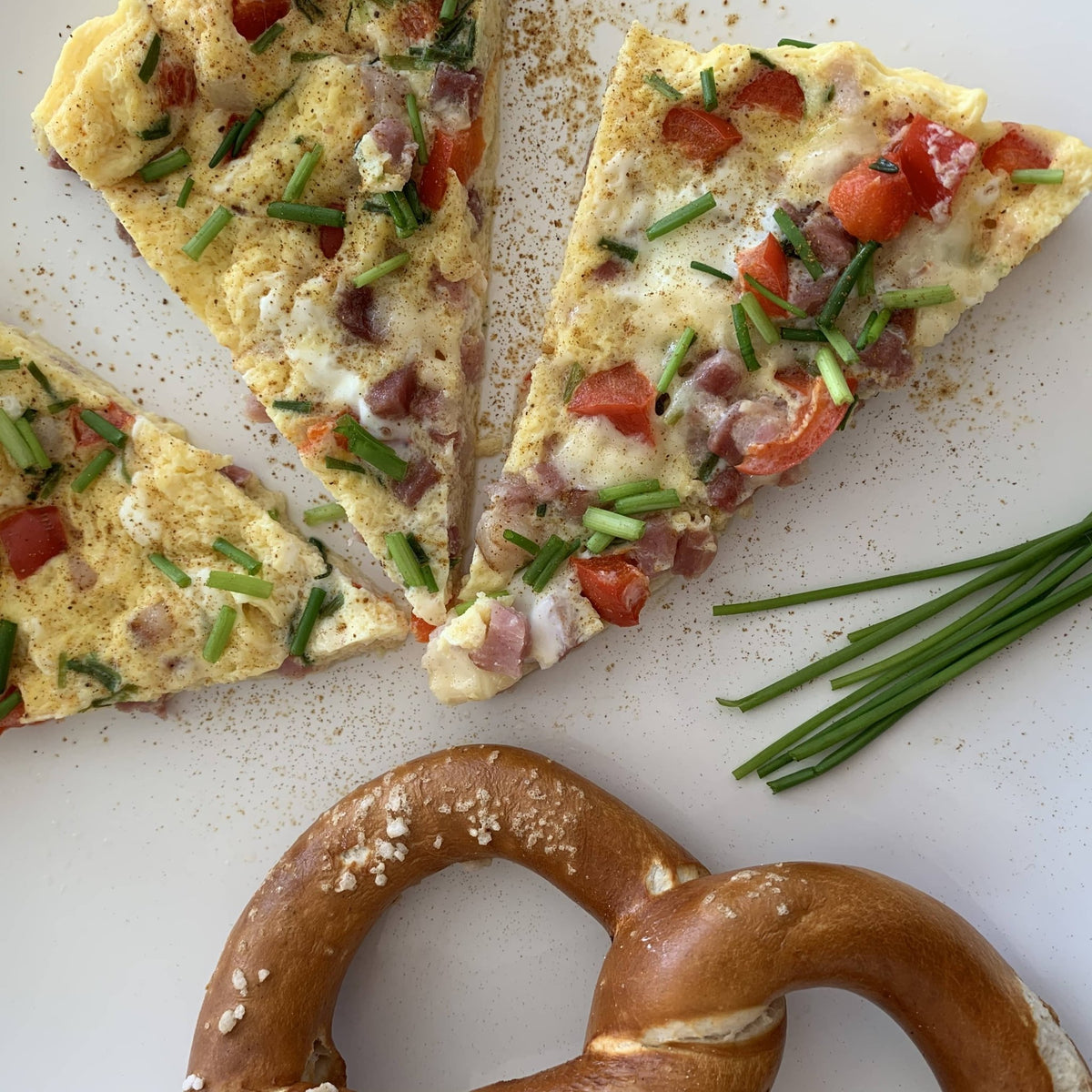 Dampfgaren im Varoma: Saftiges Schinken-Omelette mit Schnittlauch aus dem Thermomix Varoma - Wundermix GmbH