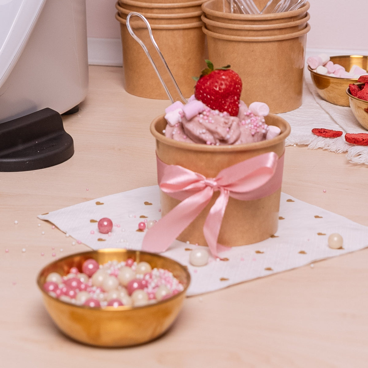 Erdbeereis mit dem Softeis-Aufsatz - Wundermix GmbH